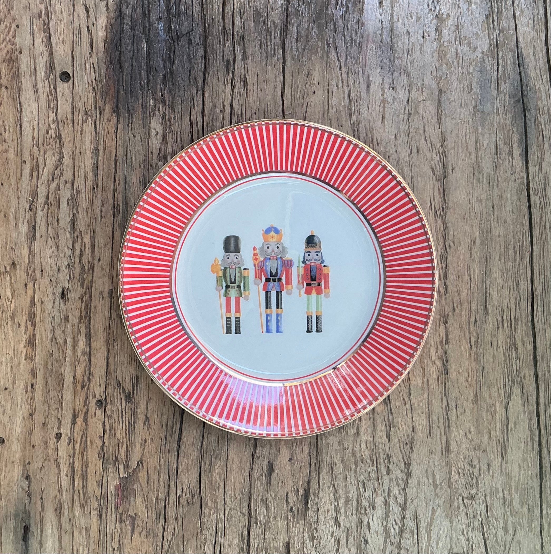 Cakeplate 15.5cm with Nutcracker design - red